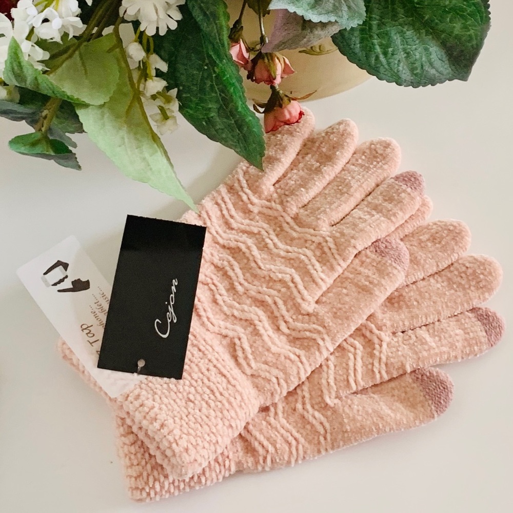 🆕 CEJON Pink Plush Gloves 🧤